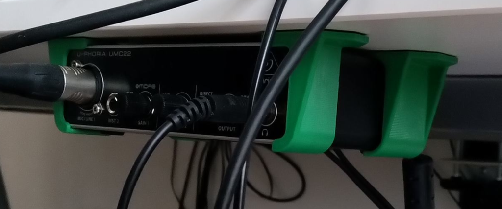 Βάση στήριξης ήχου USB για κάτω από το γραφείο (Behringer UMC)