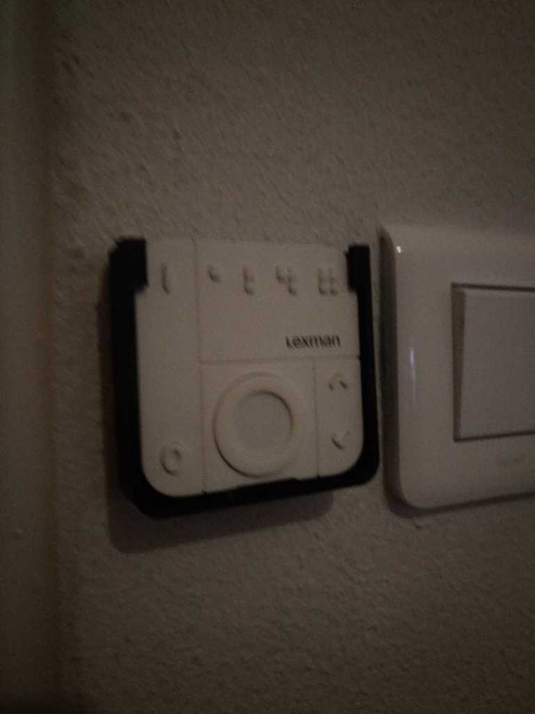 Zigbee Lexman κάτοχος τηλεχειριστηρίου σε PLA