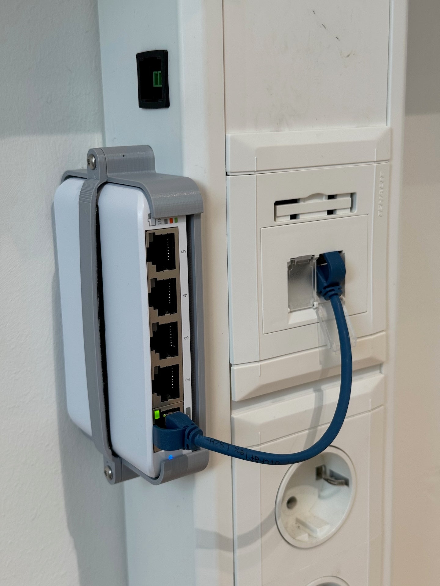Επιτοίχια τοποθέτηση Ubiquiti Flex Mini