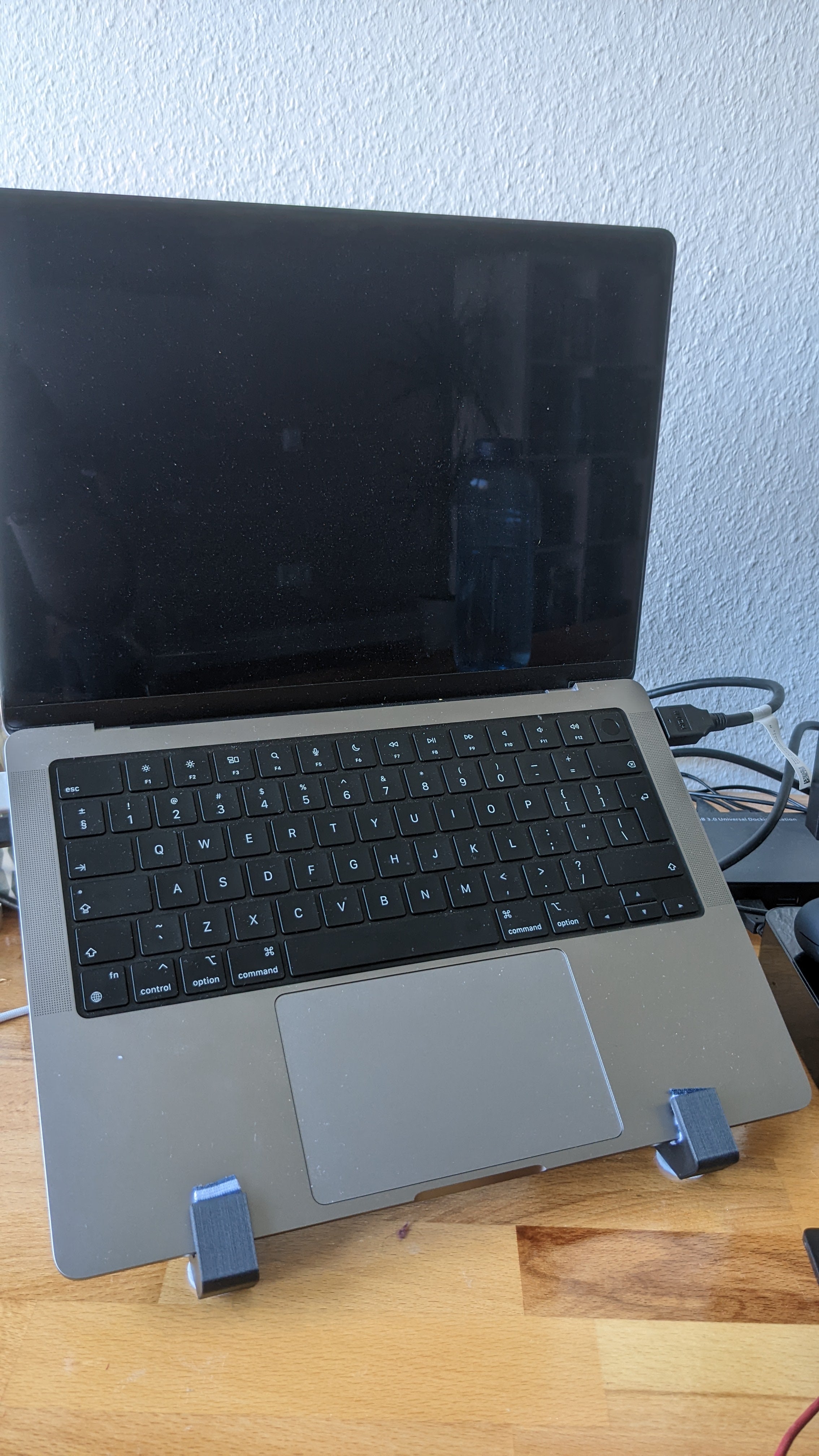 Βάση Macbook Pro για φορητό υπολογιστή και Notebook για το γραφείο και το γραφείο στο σπίτι