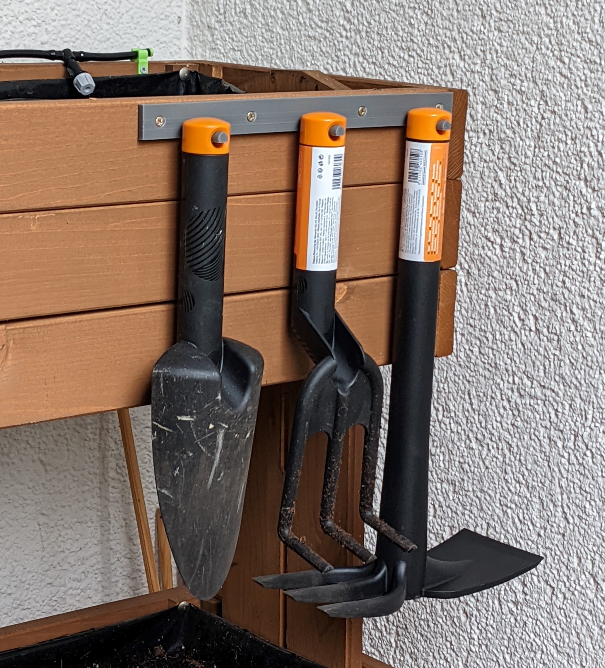 Βάση τοίχου για εργαλεία κήπου Fiskars