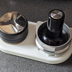 Συμπαγής βάση για το Espresso Tamper και τη χοάνη 54mm