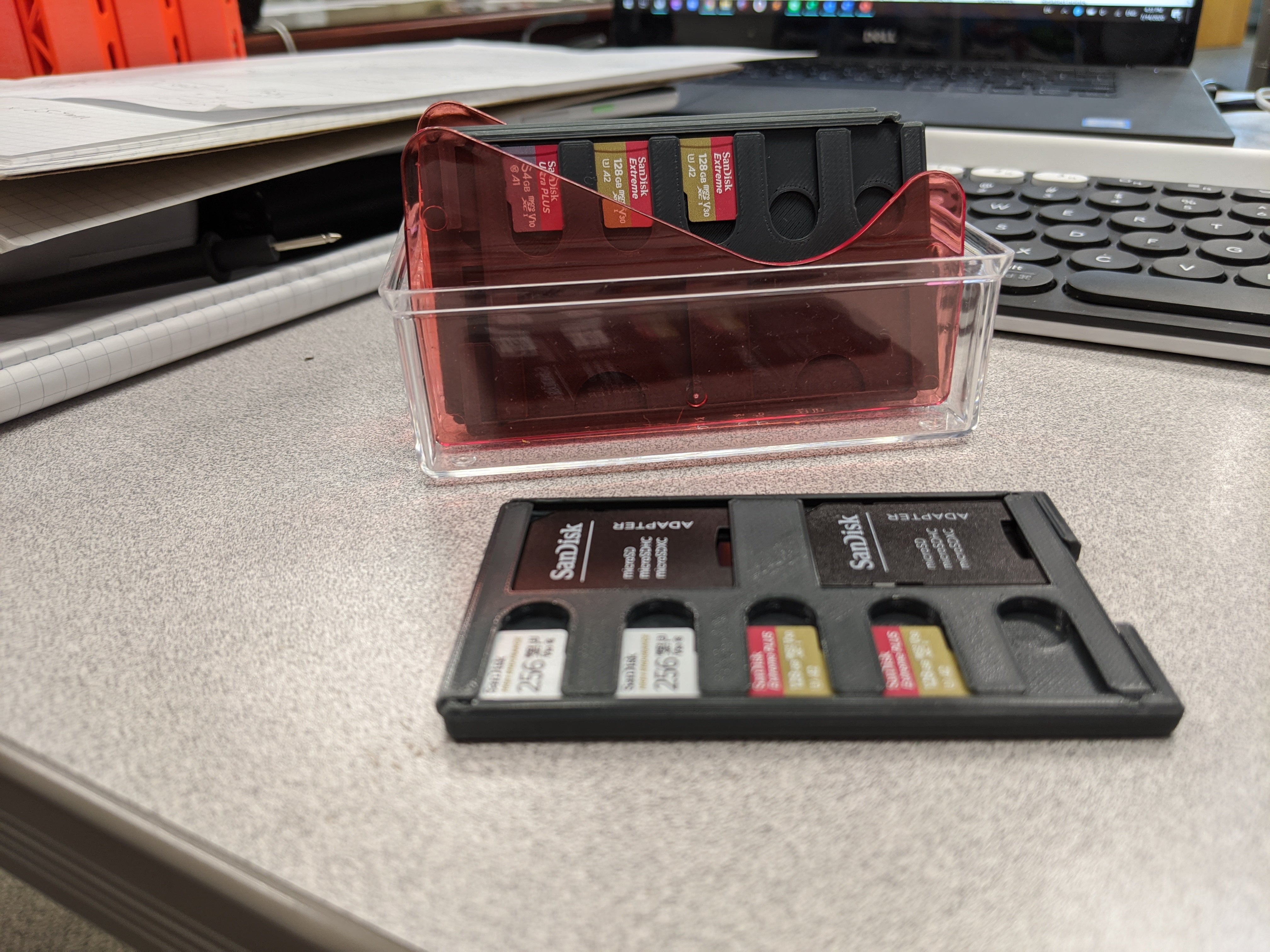 Θήκη κάρτας SD/MicroSD σε μέγεθος πιστωτικής κάρτας