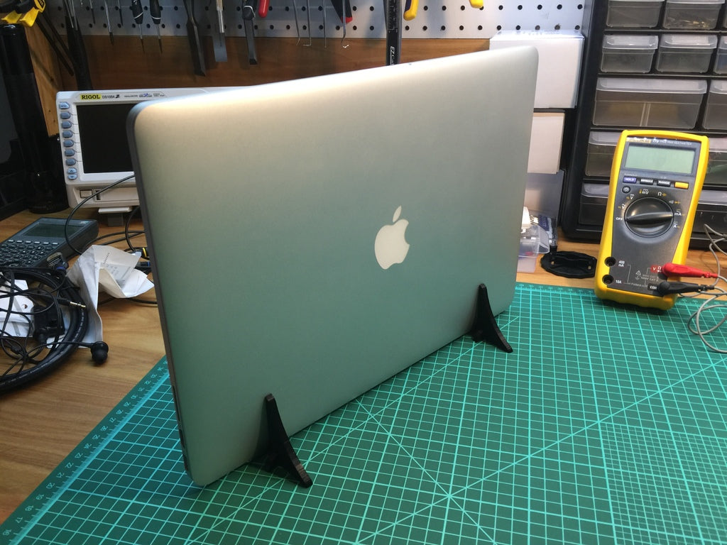 Κάθετη βάση για MacBook Pro 15" Retina (18mm)
