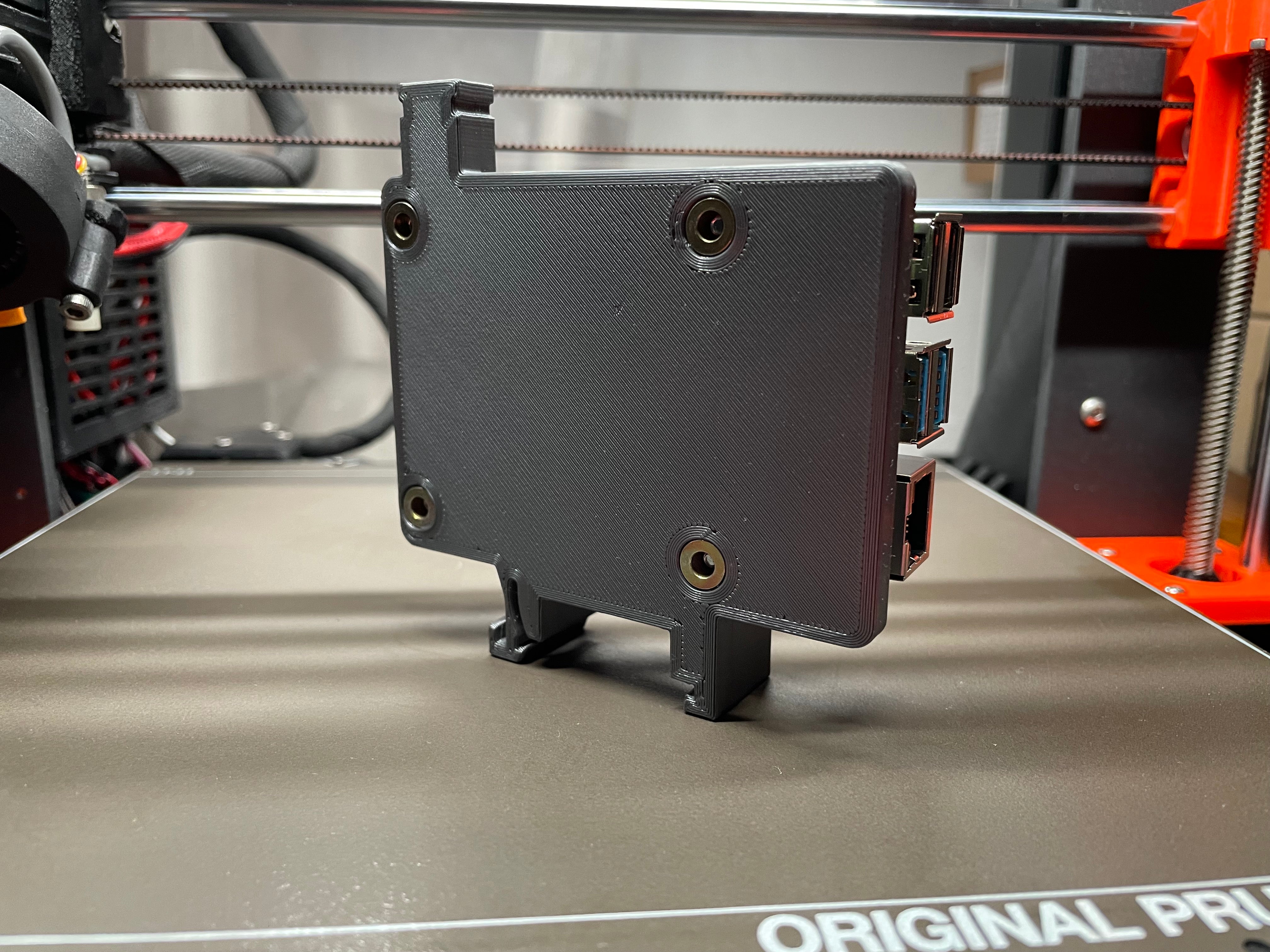 Raspberry Pi 4 / Pi 5 βάσεις DIN-skinne με M3 rivet nuts