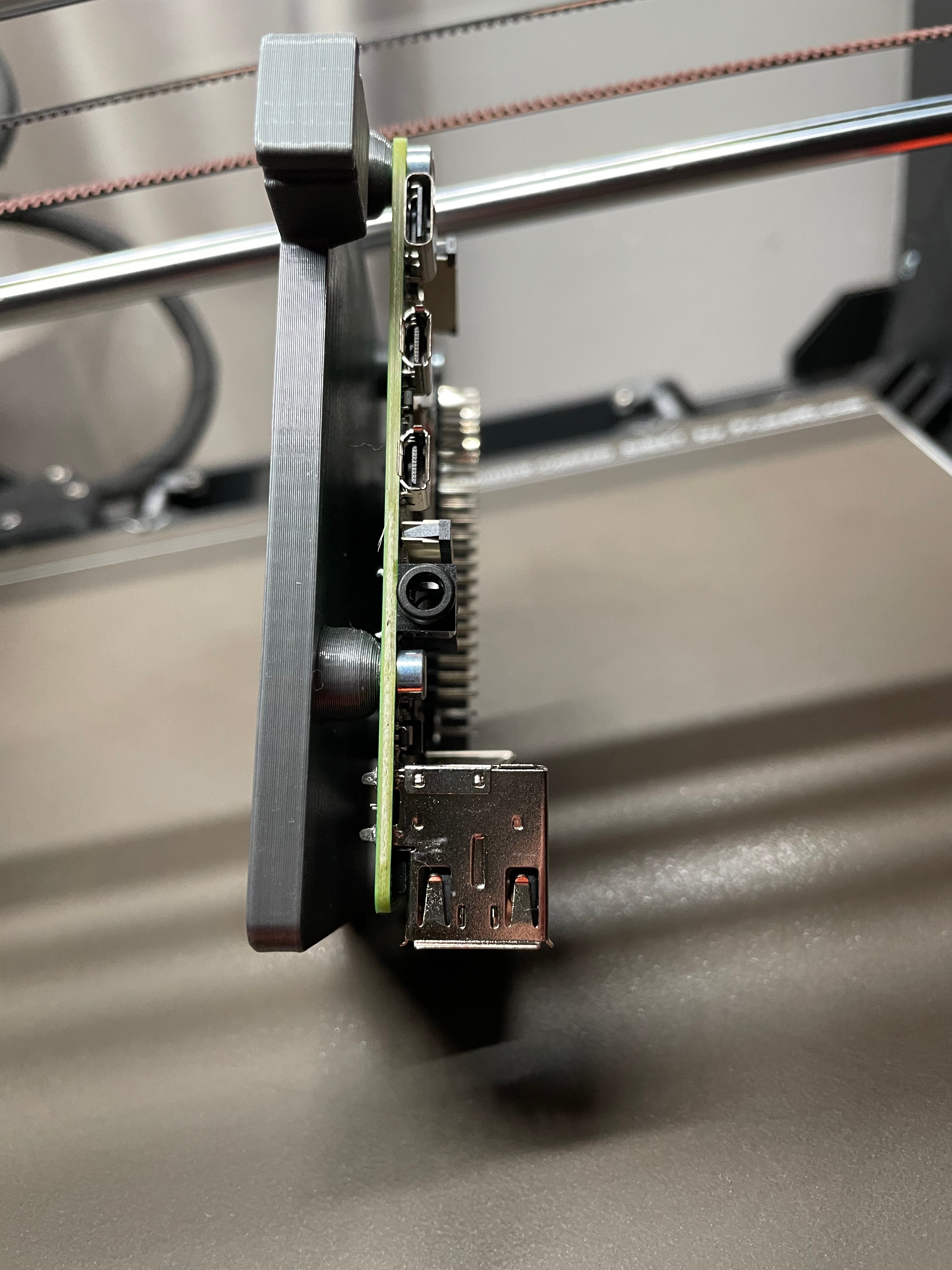 Raspberry Pi 4 / Pi 5 βάσεις DIN-skinne με M3 rivet nuts