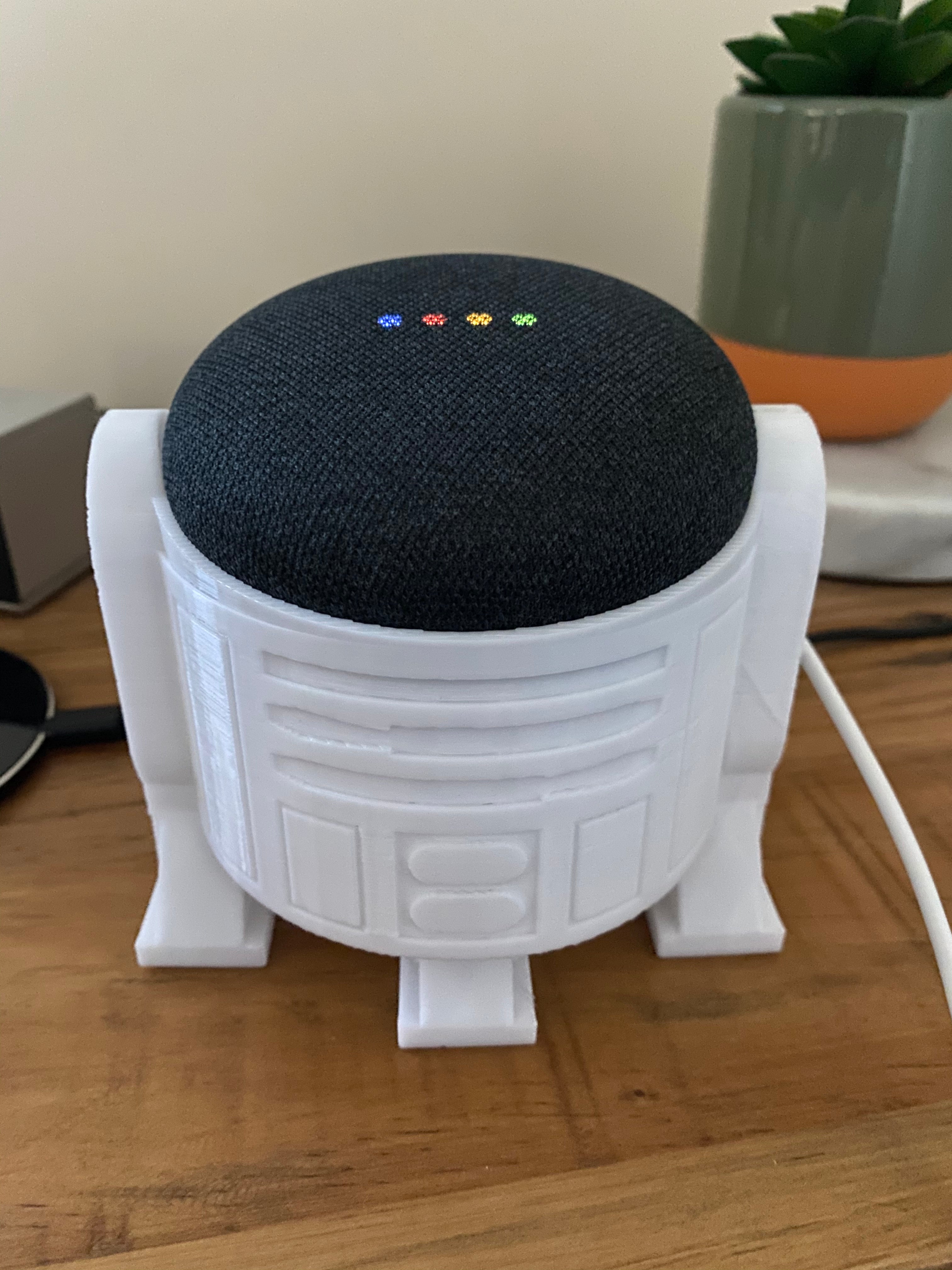 Υποδοχή R2D2 για το Google Nest Mini