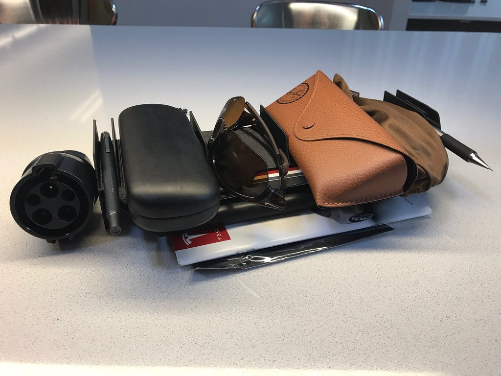 Ράφι Tesla Model S Glove Box