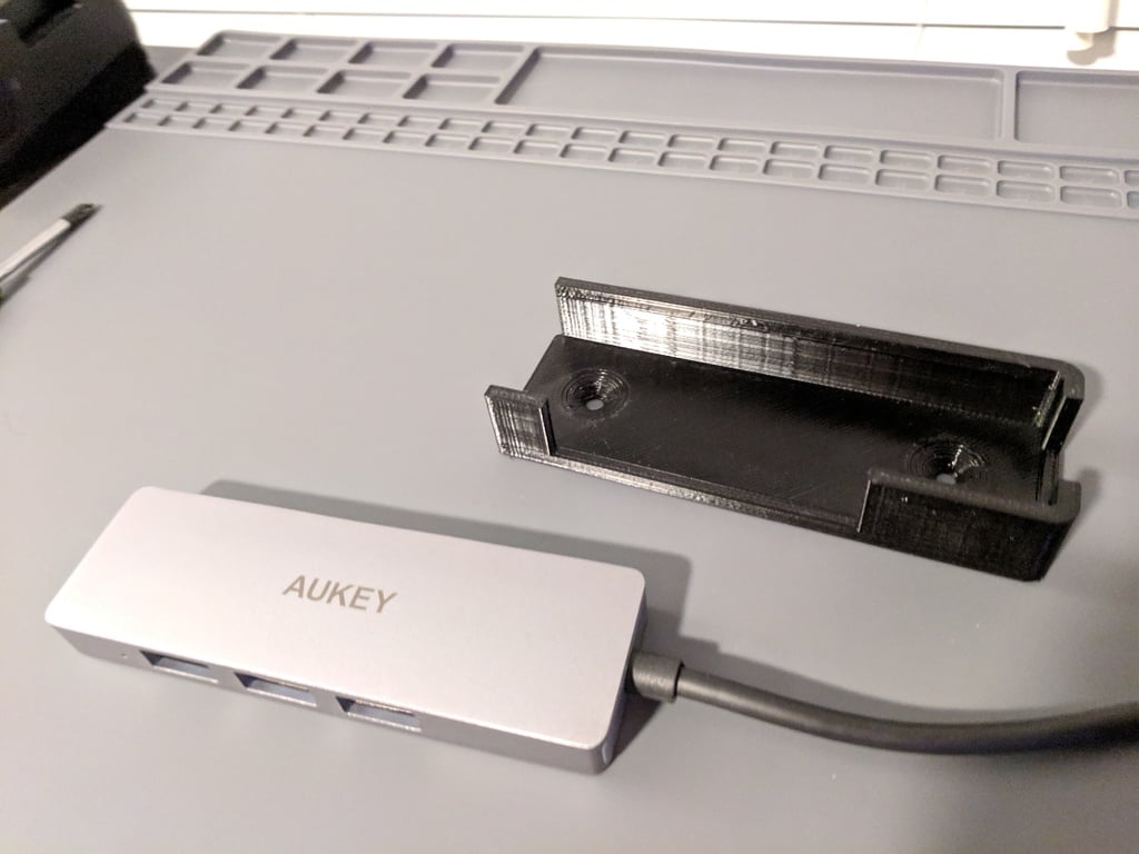 Aukey CB-H36 USB Hub Mount for Desk