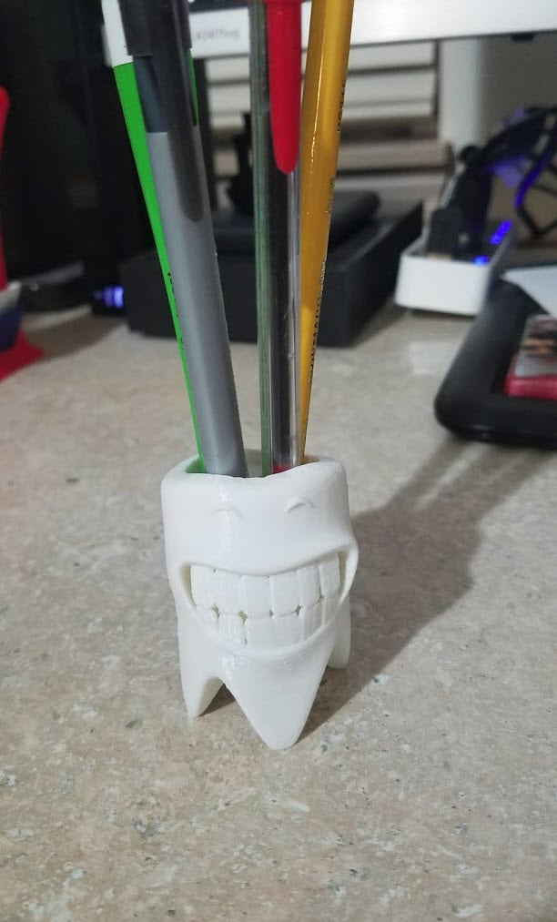 Χαμογελαστή οδοντόβουρτσα με σύστημα αποστράγγισης