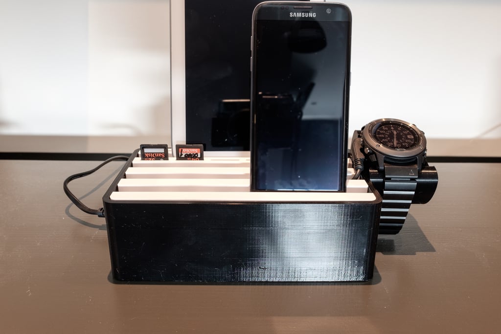 Tablet, τηλέφωνο, Smartwatch, θήκη κάρτας SD και φορτιστής USB