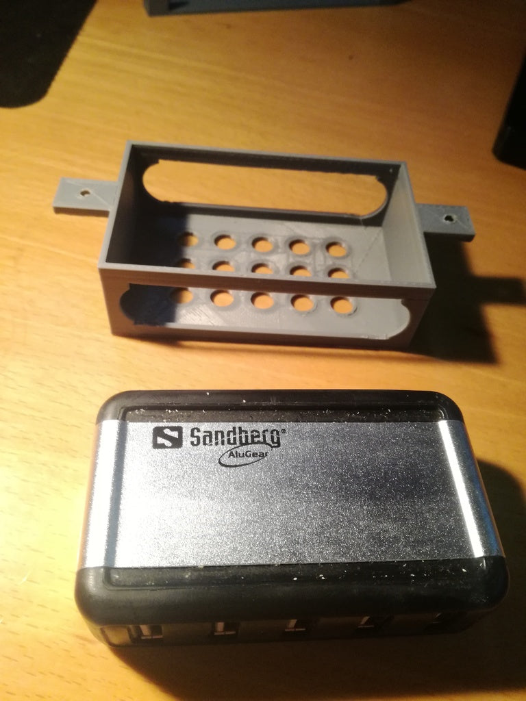 Sanberg USB Hub Βάση τοίχου και γραφείου