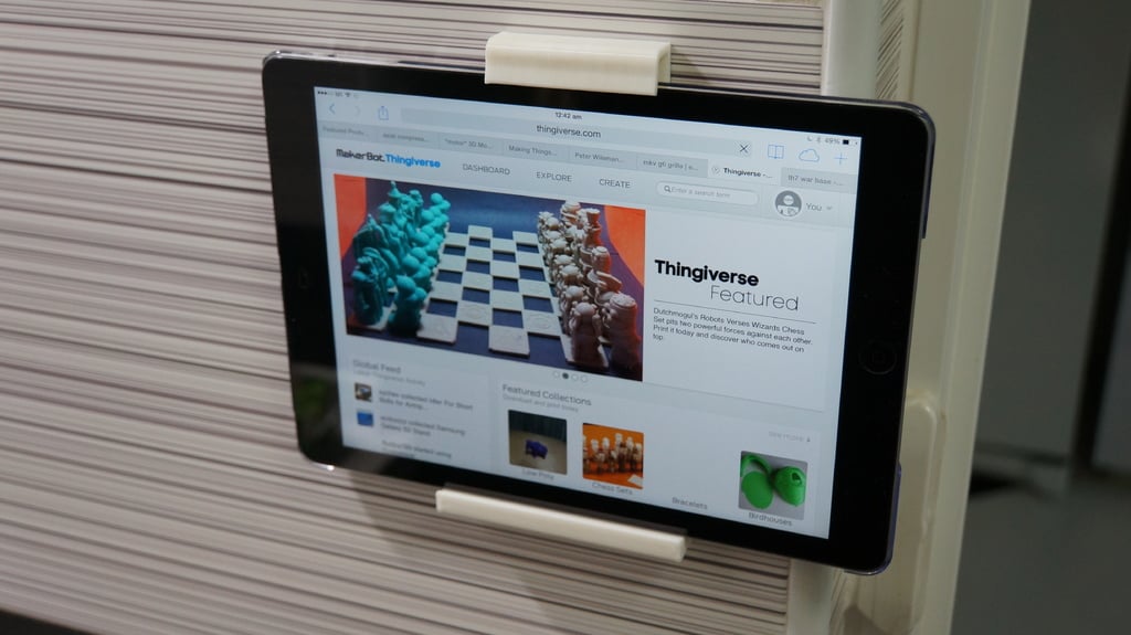 Ράφι τοίχου και επάνω σφιγκτήρας για iPad/Tablet