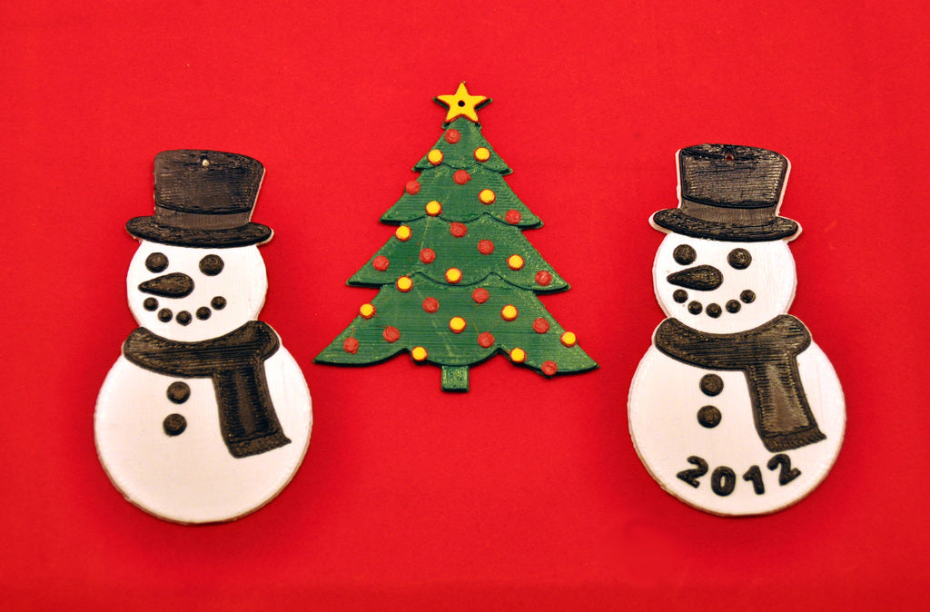 Στολίδια χιονάνθρωπου και χριστουγεννιάτικου δέντρου