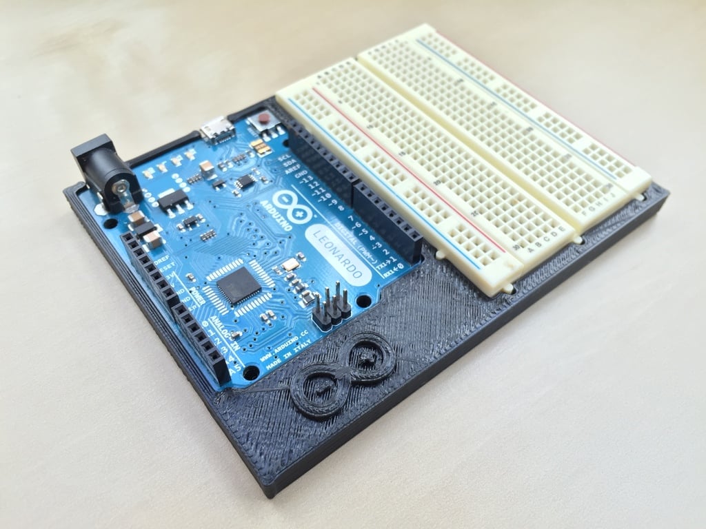 Στήριγμα για Arduino Leonardo και μισό μέγεθος breadboard