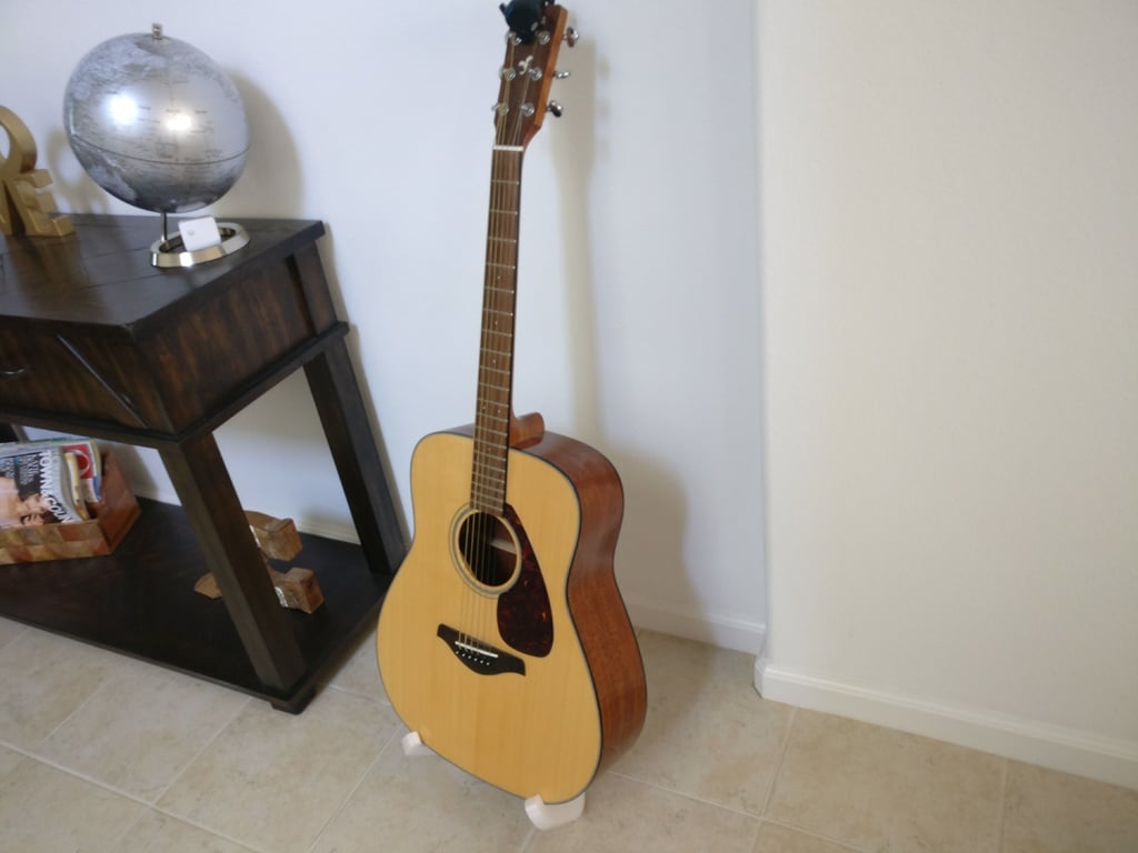 Βάση κιθάρας για τυπικές και λεπτότερες κιθάρες με προφίλ