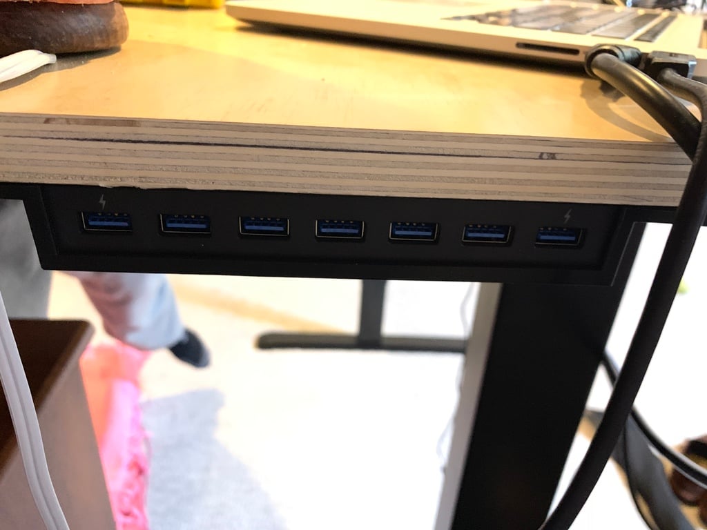 Βάση κάτω από το γραφείο για σύνδεση USB3-HUB7C