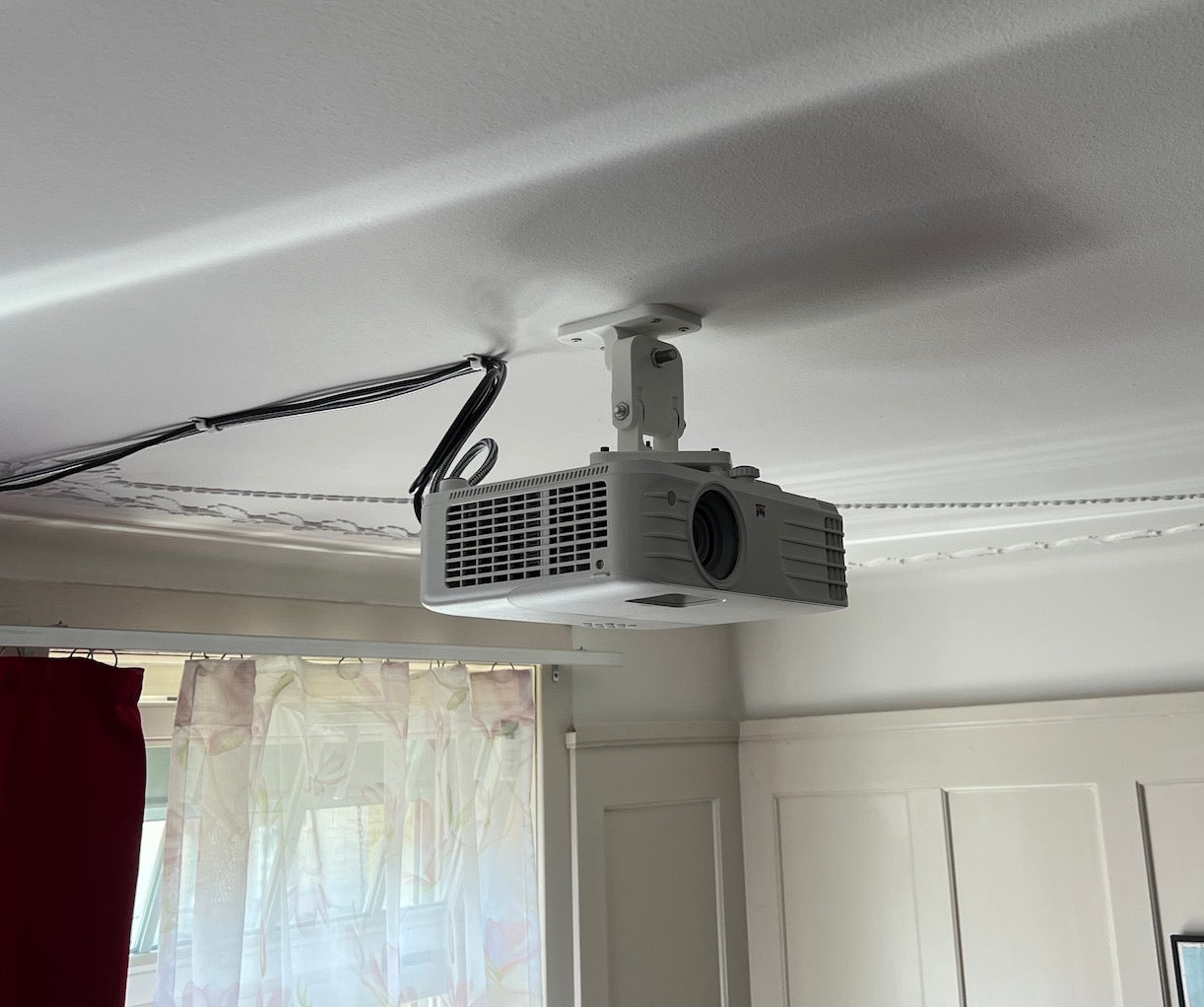 Βάση οροφής για βιντεοπροβολέα/οθόνη συμβατή με Viewsonic PX701HD
