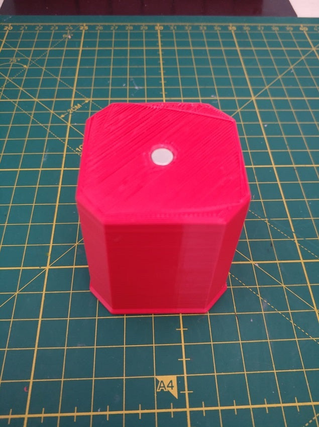 Μικρό βιδωτό κουτί τοίχου OctoBox με μαγνήτη