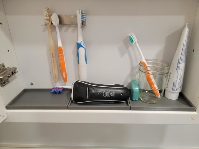 Θήκη οδοντόβουρτσας για ντουλάπι φαρμάκων