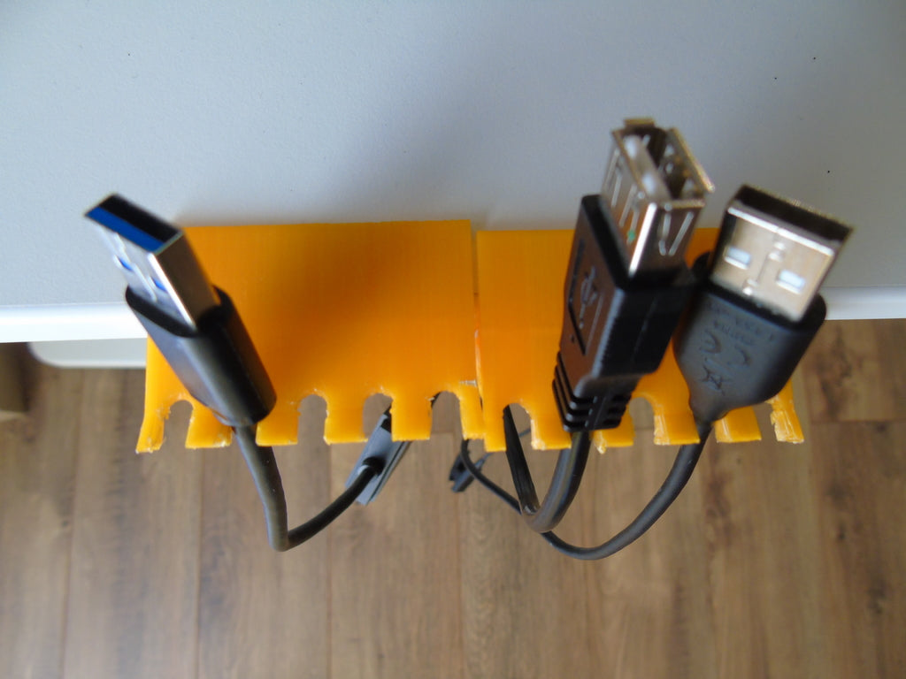 Θήκη USB για τραπέζι Bekant από την Ikea