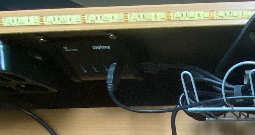Βάση διανομέα USB EasyAcc για γραφείο/τοίχο