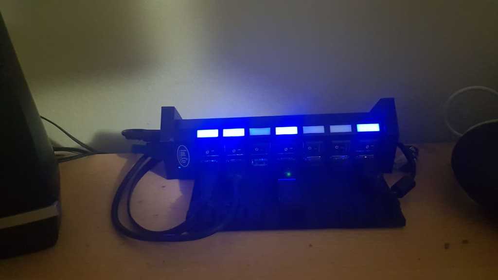 Υποδοχή διανομέα USB 7 θυρών με διαχείριση καλωδίων και τοποθέτηση σε τραπέζι