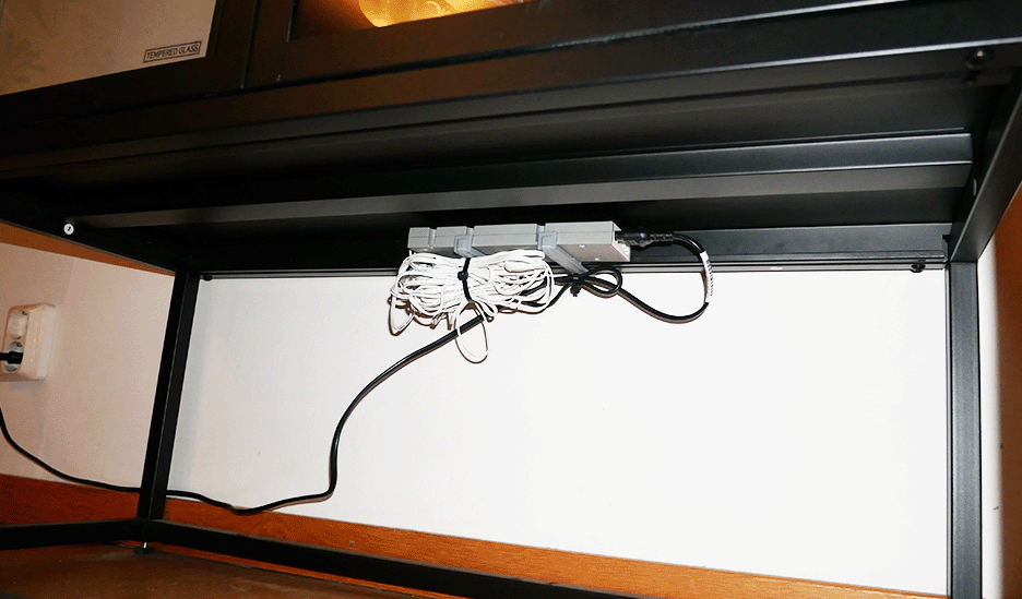 Στήριγμα για τοποθέτηση οδηγού IKÉA Wireless κάτω από γυάλινη πόρτα RUDSTA