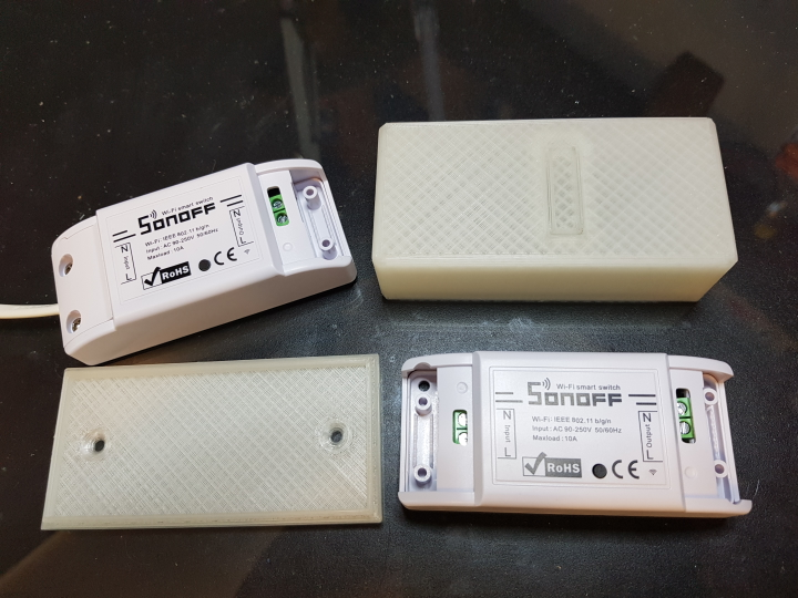 Sonoff Basic Box με κουμπί ελέγχου και τρύπες για βίδες